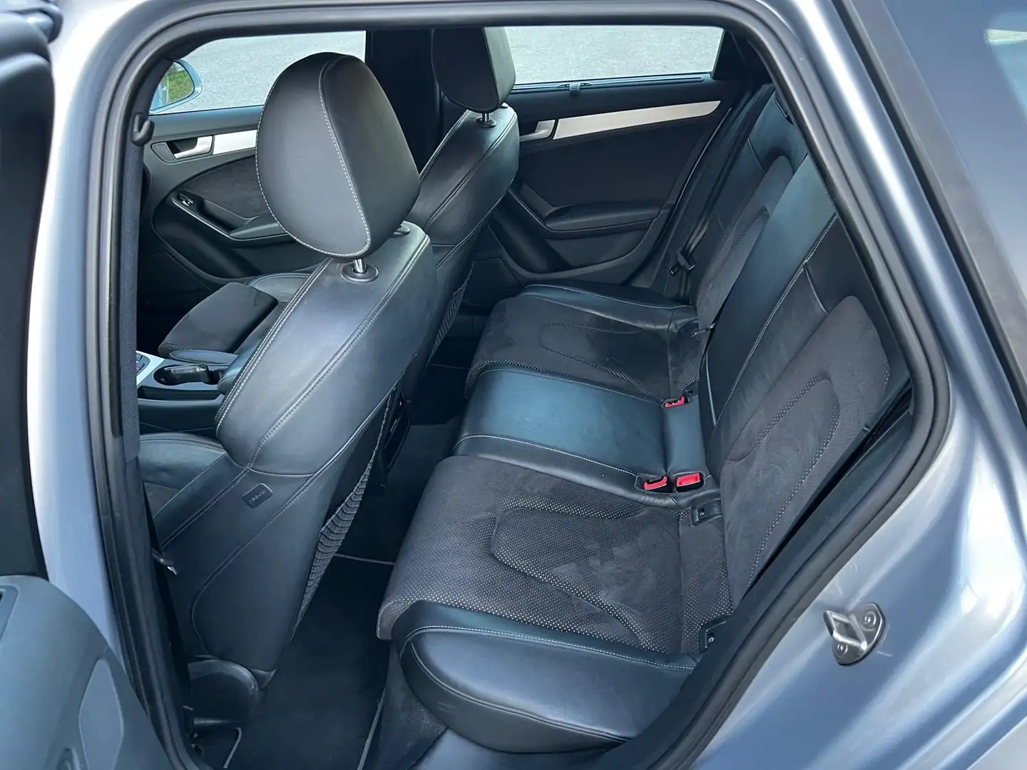 Audi A4 Avant 2,0 TDI quattro Sport DPF S-tronic - 2