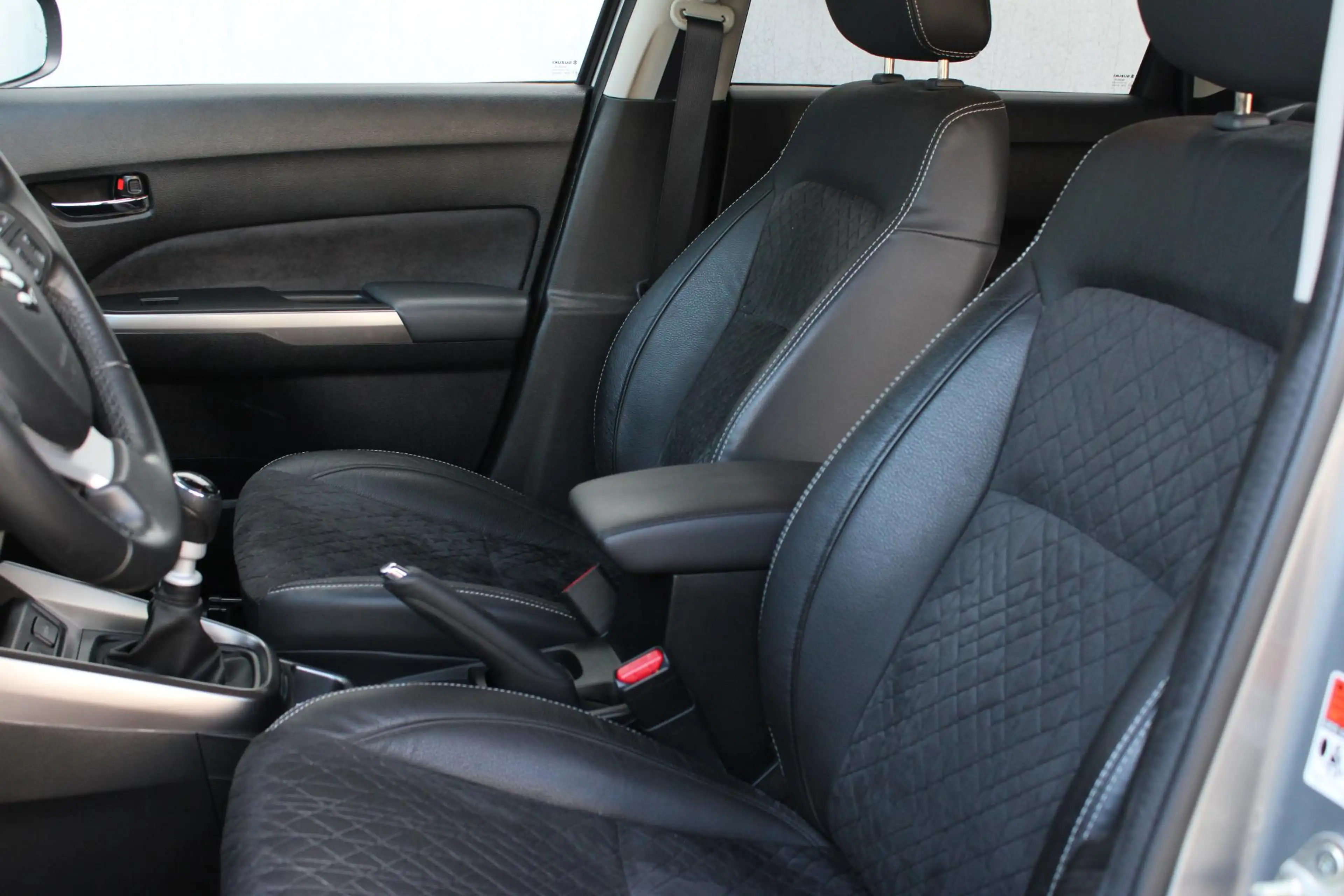 Suzuki Vitara 1.4 Boosterjet Style Smart Hybrid / NAVI / ADAPTIV — photo 9