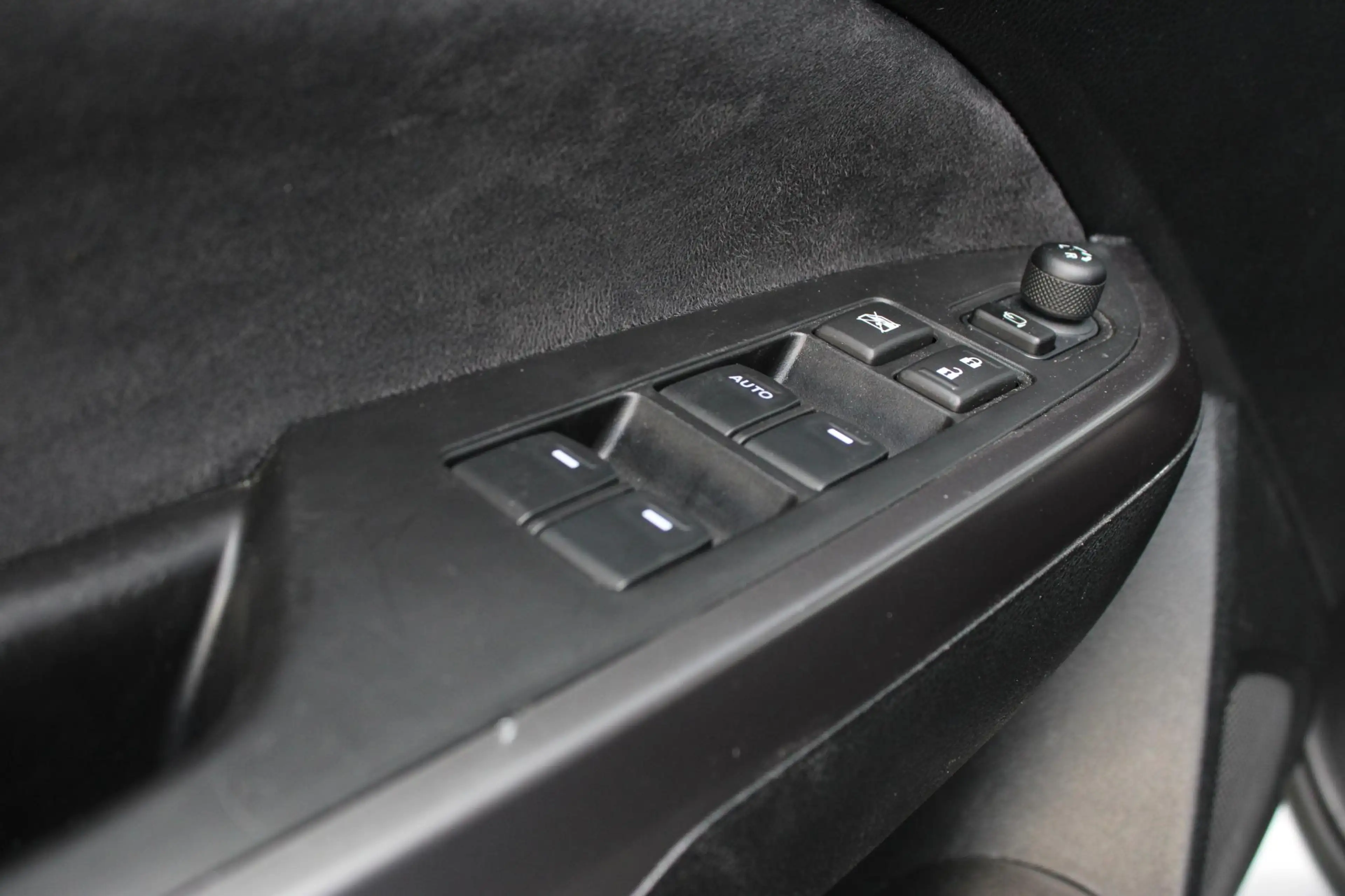 Suzuki Vitara 1.4 Boosterjet Style Smart Hybrid / NAVI / ADAPTIV — photo 18