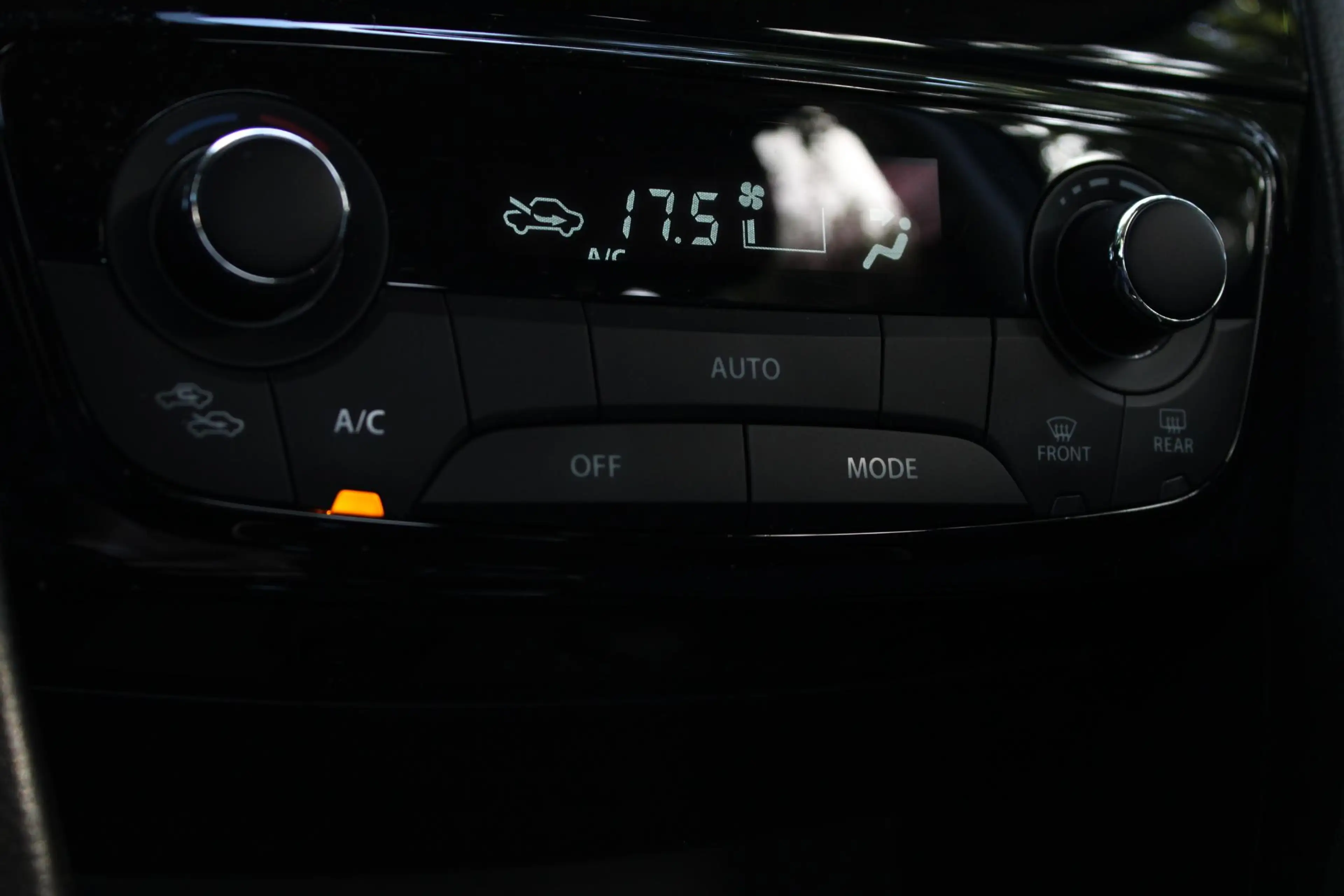 Suzuki Vitara 1.4 Boosterjet Style Smart Hybrid / NAVI / ADAPTIV — photo 13