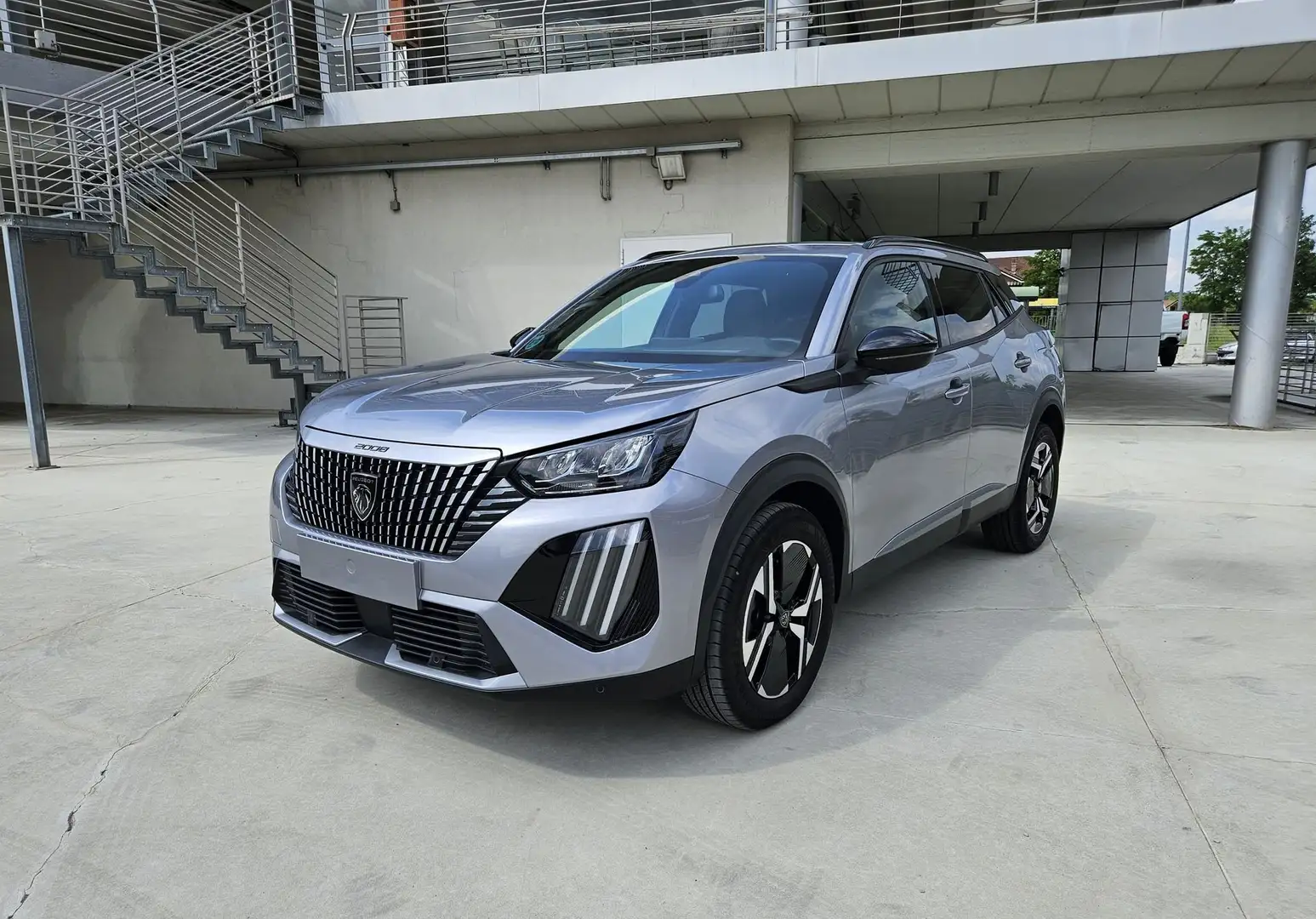 Peugeot 2008 PureTech 130 S&S EAT8 Allure  con BONUS EASY GO' Grau - 1