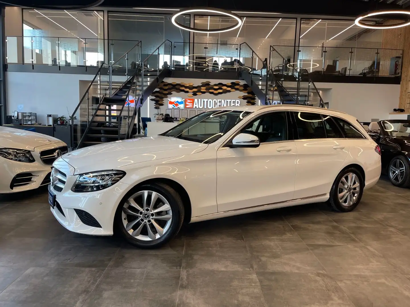 Mercedes-Benz C 180 T Aut. Avantgarde*CARPLAY*PDC*AHK*LED*NAVI Weiß - 1