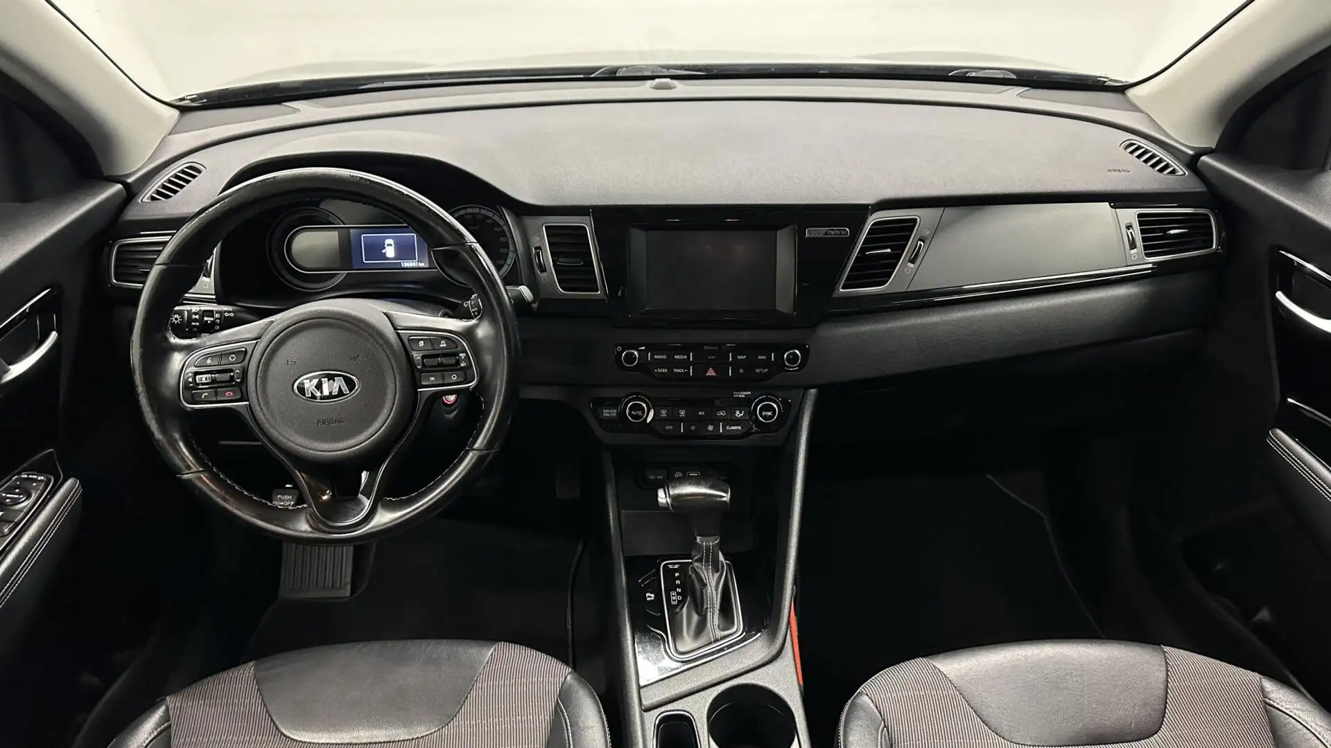 Kia Niro 1.6 GDi Hybrid ExecutiveLine CAMERA NAVI ECC TREKH Schwarz - 2
