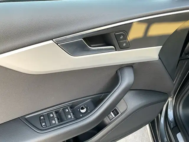 Audi A4 view 14