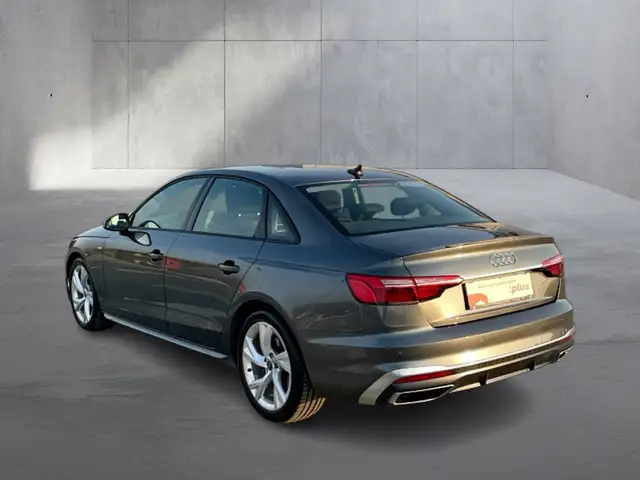 Audi A4 view 4