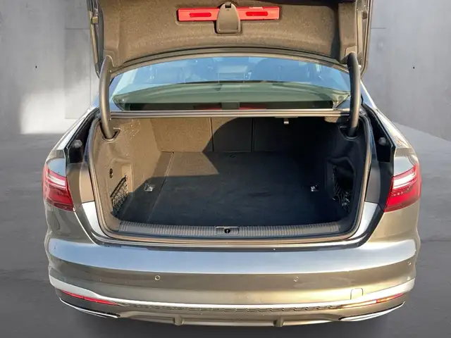 Audi A4 view 13