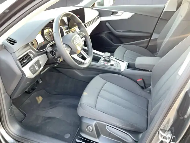 Audi A4 view 9