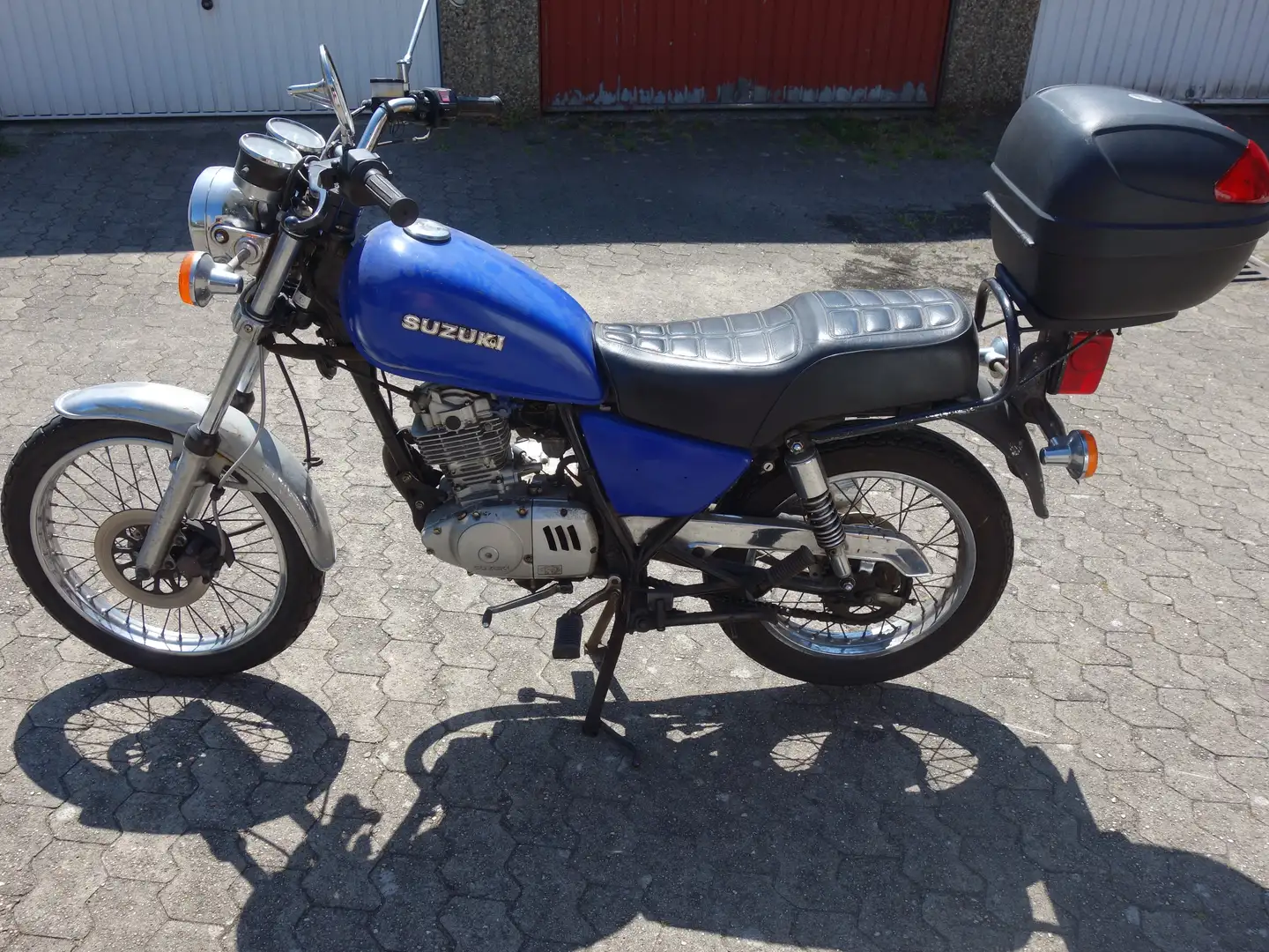 Suzuki GN 125 Blau - 2