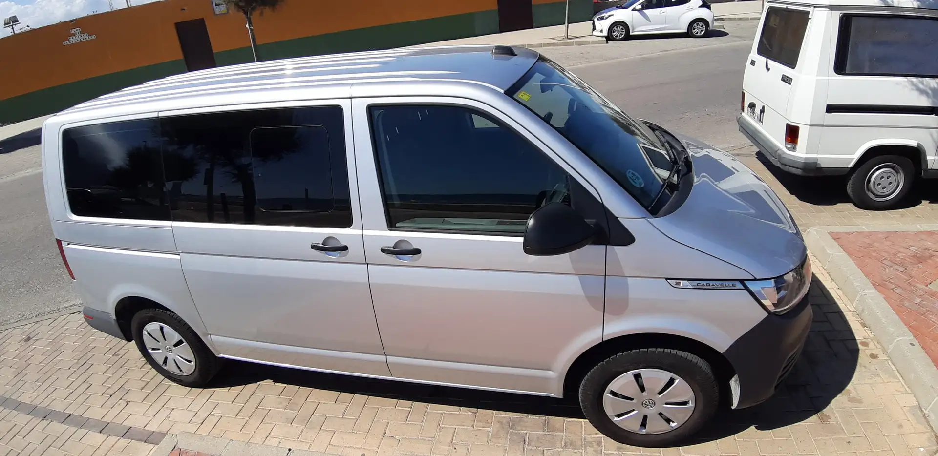 Volkswagen T6 Caravelle Caravelle 2.0TDI BMT Origin Bat Corta 81kW Origin Plateado - 1
