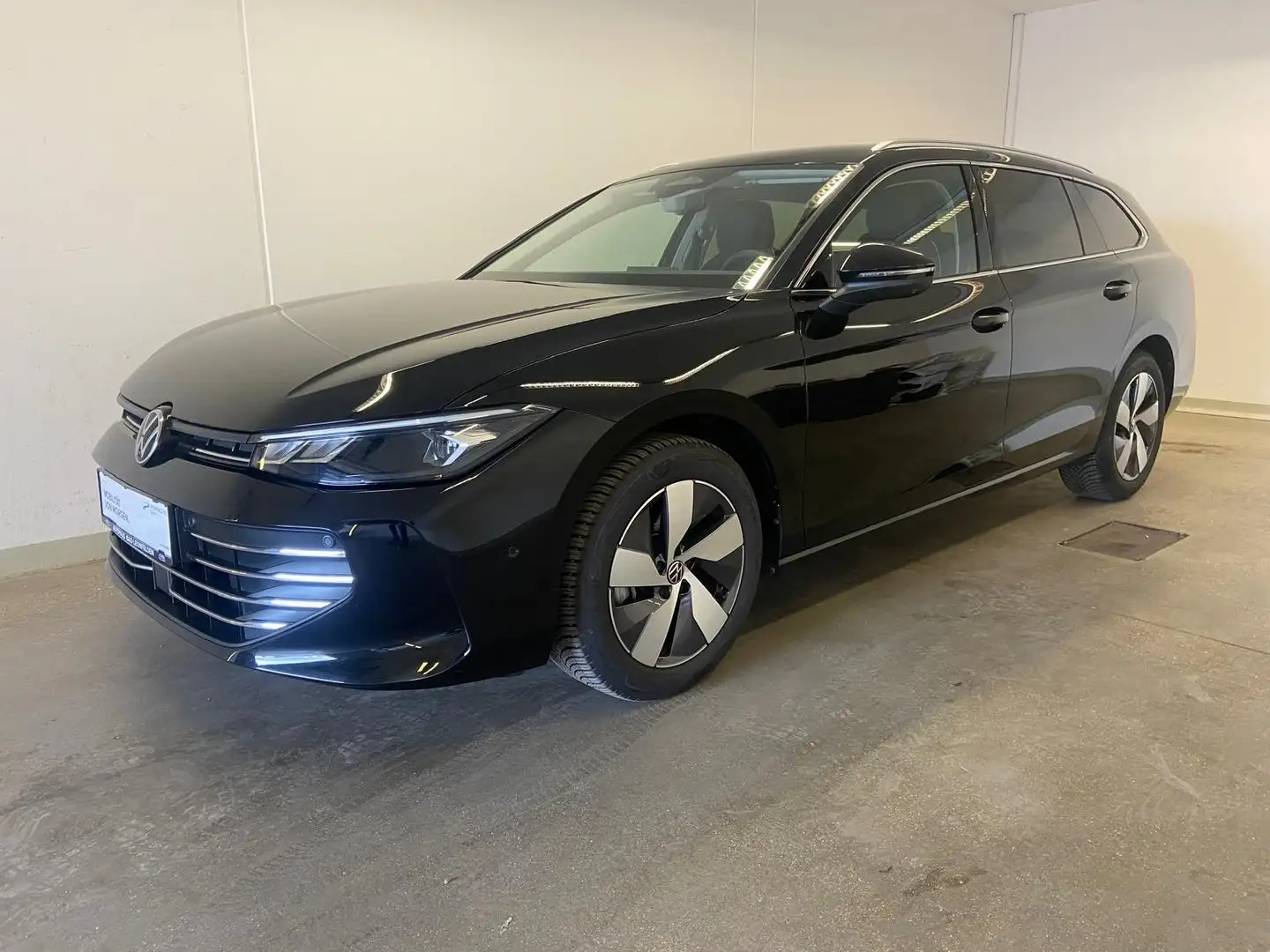 Volkswagen Passat Variant Business eTSI DSG Schwarz - 1