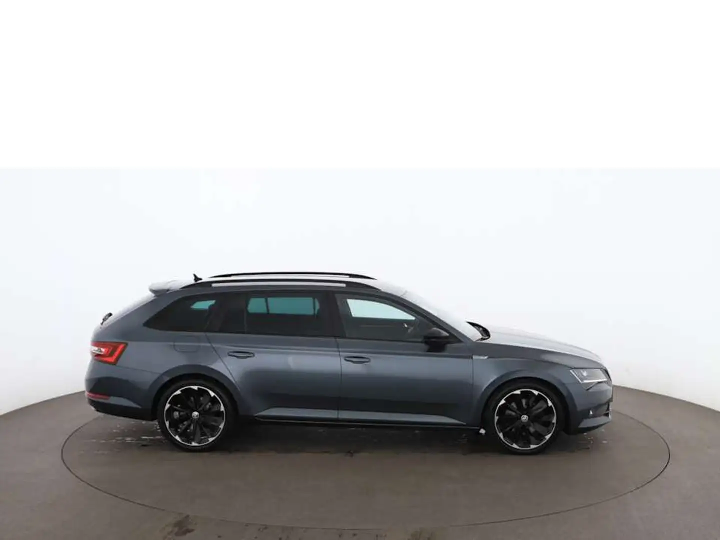 Skoda Superb Combi 2.0 TDI Sportline Aut XENON STANDHZG Grau - 2
