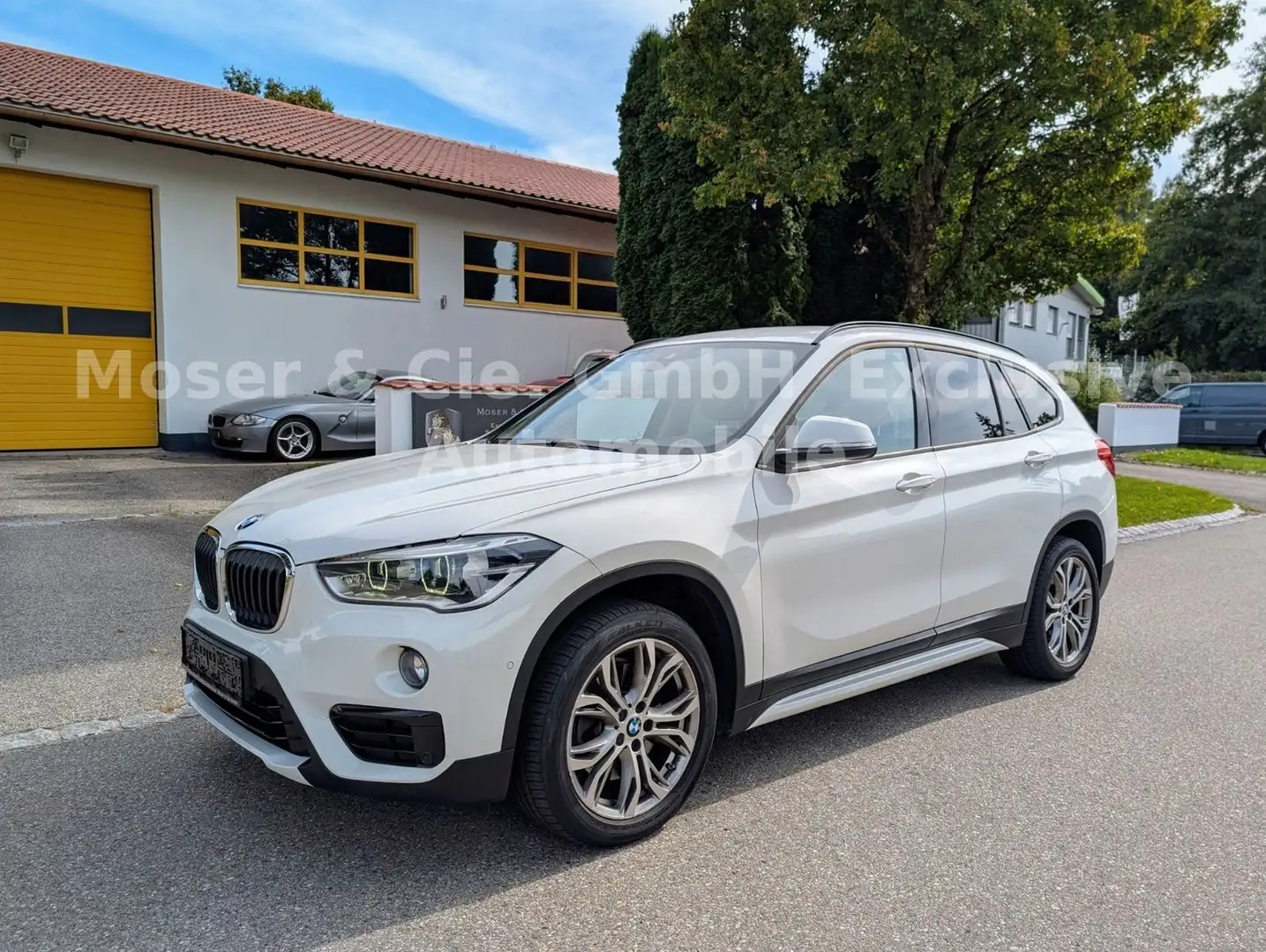 BMW X1 xDrive 20 d Sport Line*LED*LEDER*AUTOM* Weiß - 1