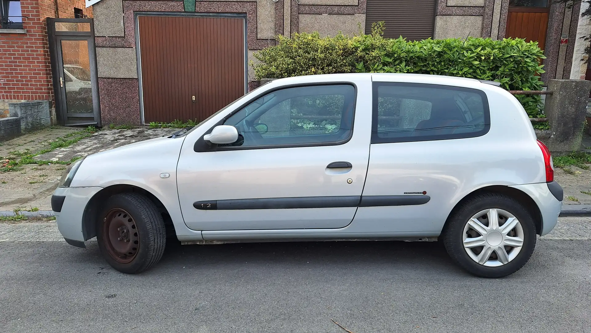 Renault Clio Clio 1.2i Authentique - 1