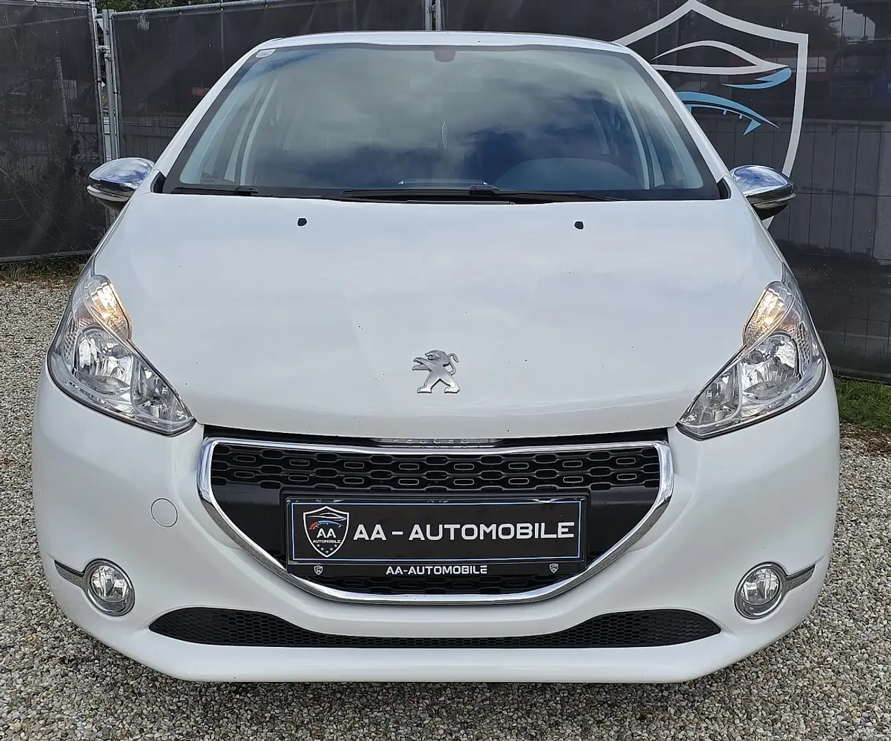 Peugeot 208 Style 1,2 VTi 82 Weiß - 2
