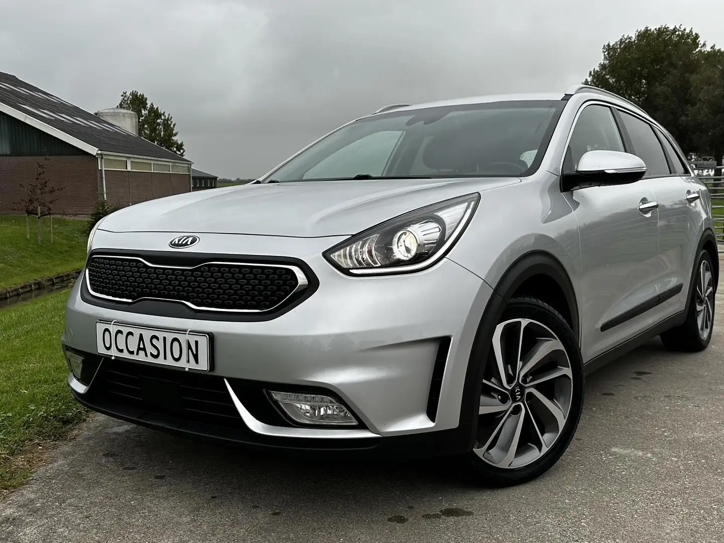 Kia Niro 1.6 GDi Hybrid ExecutiveLine | NAVIGATIE | CAMERA Grijs - 2