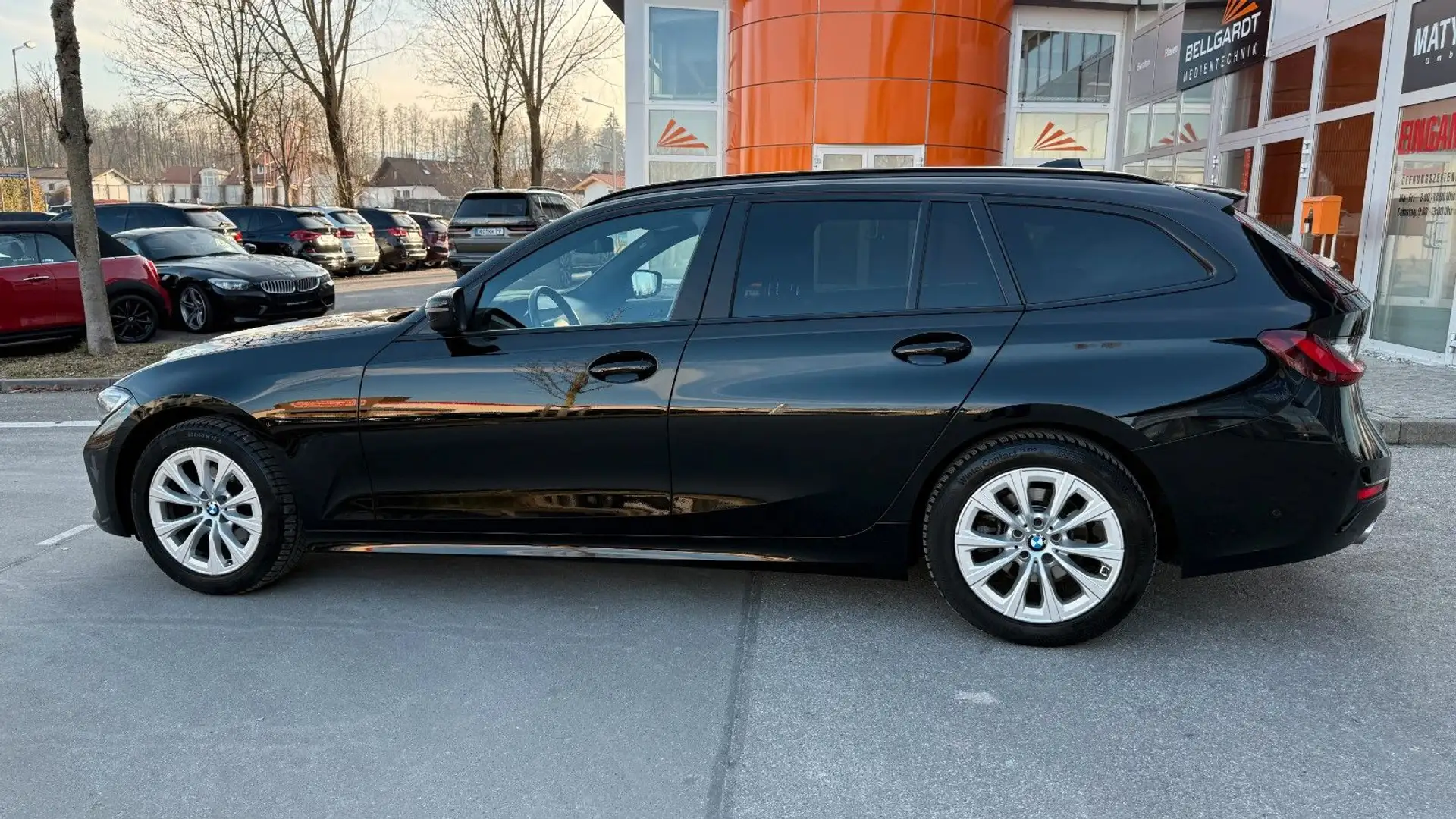 BMW 320 Touring 320 d xDrive /Live/Navi/Kamera Schwarz - 2