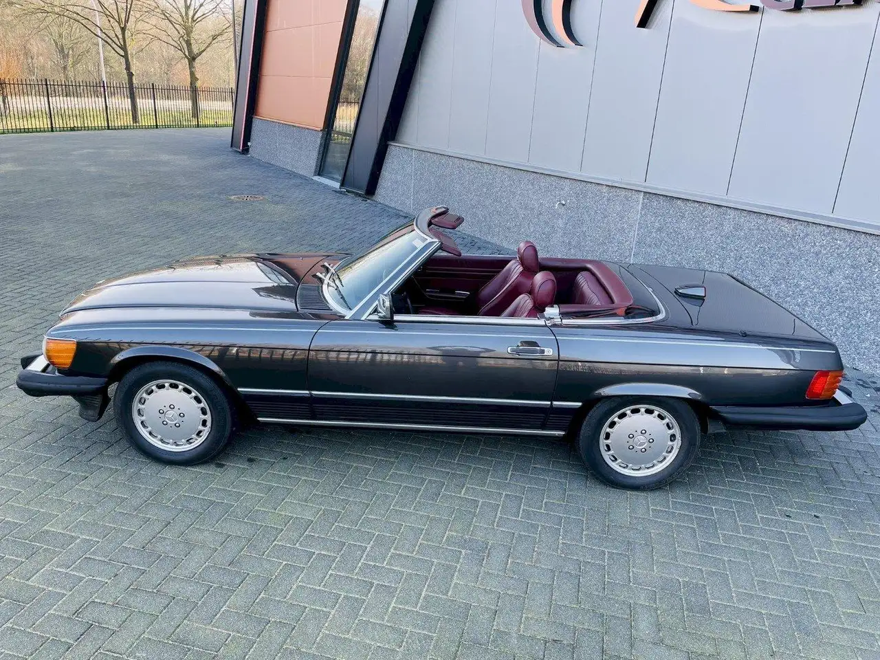 Mercedes-Benz SL 560 W107, foto 8