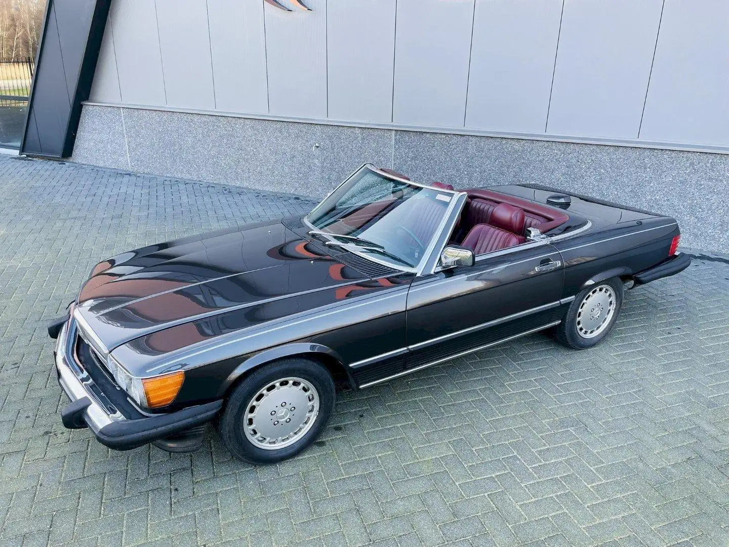 Mercedes-Benz SL 560 W107 Cabriolet Schwarz - 2