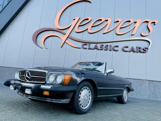 Mercedes-Benz SL 560 W107 Cabriolet