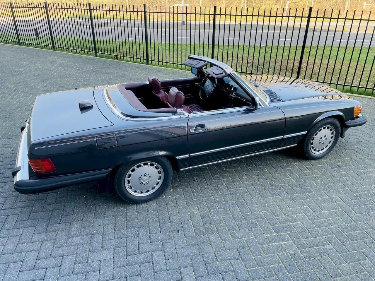 Mercedes-Benz SL 560 W107, foto 9