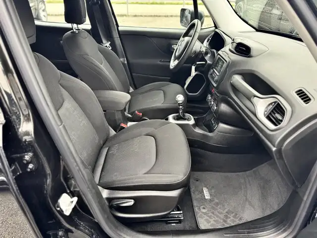 Jeep Renegade view 11