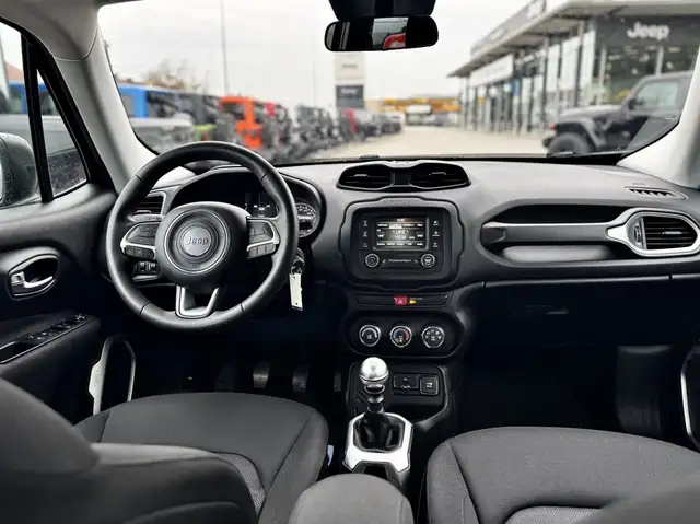 Jeep Renegade view 10