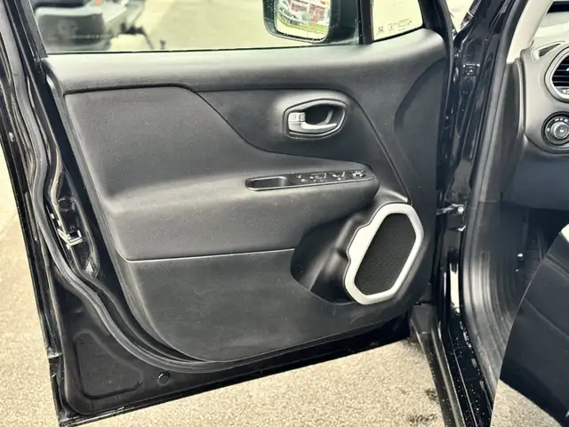 Jeep Renegade view 12
