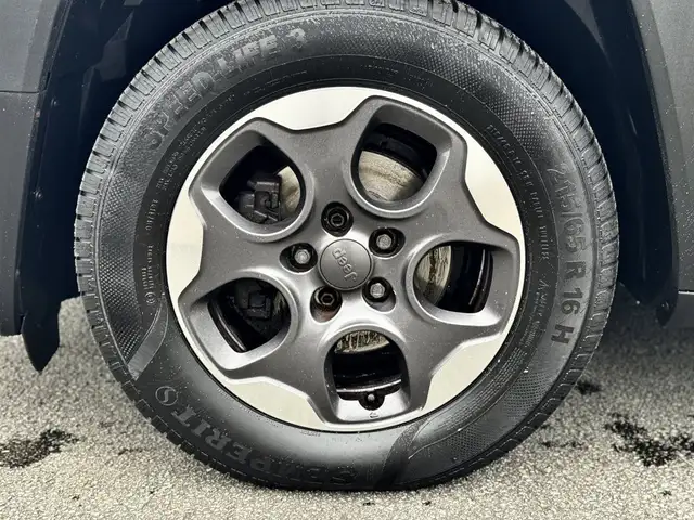 Jeep Renegade view 4