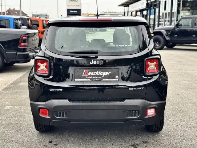 Jeep Renegade view 6