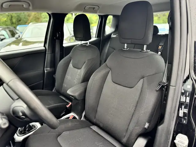 Jeep Renegade view 13