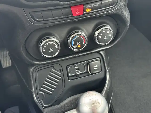 Jeep Renegade view 18