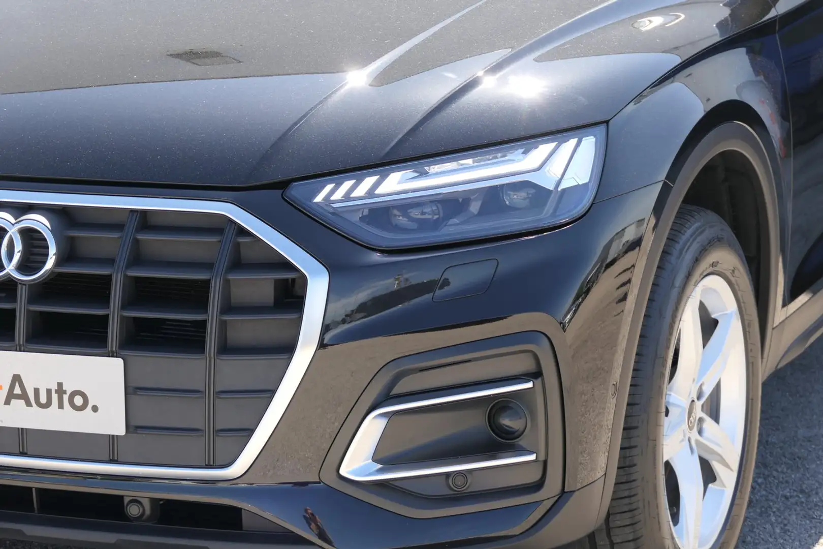 Audi Q5 40 TDI quattro intense Schwarz - 2