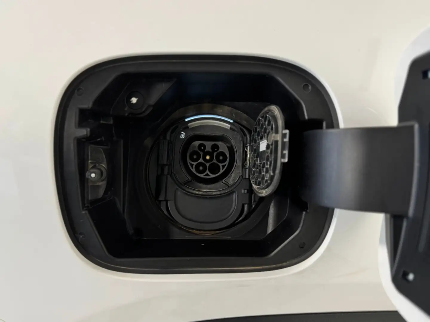 Mercedes-Benz GLA 250 250e Weiß - 2