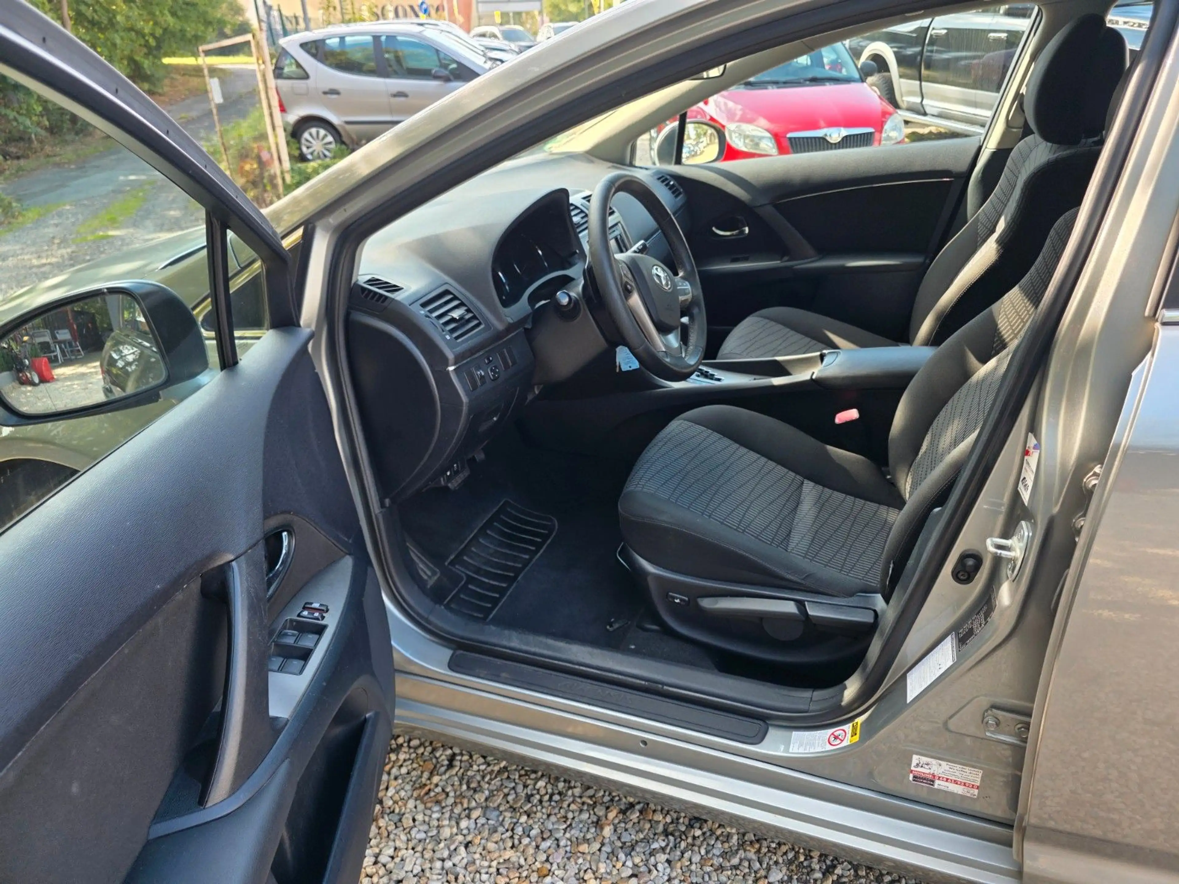 Toyota Avensis 1.8 Automatik — photo 12
