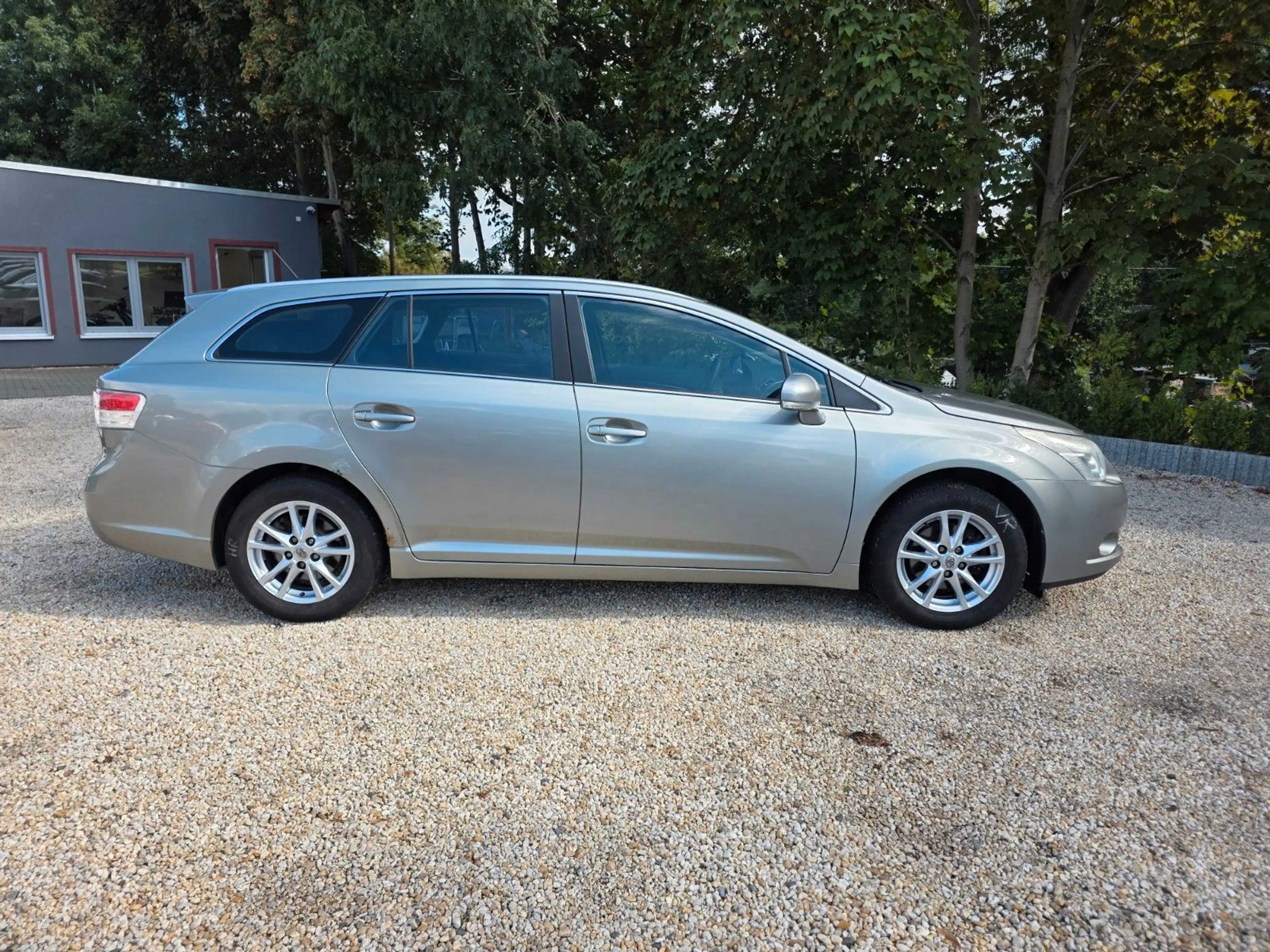 Toyota Avensis 1.8 Automatik — photo 4