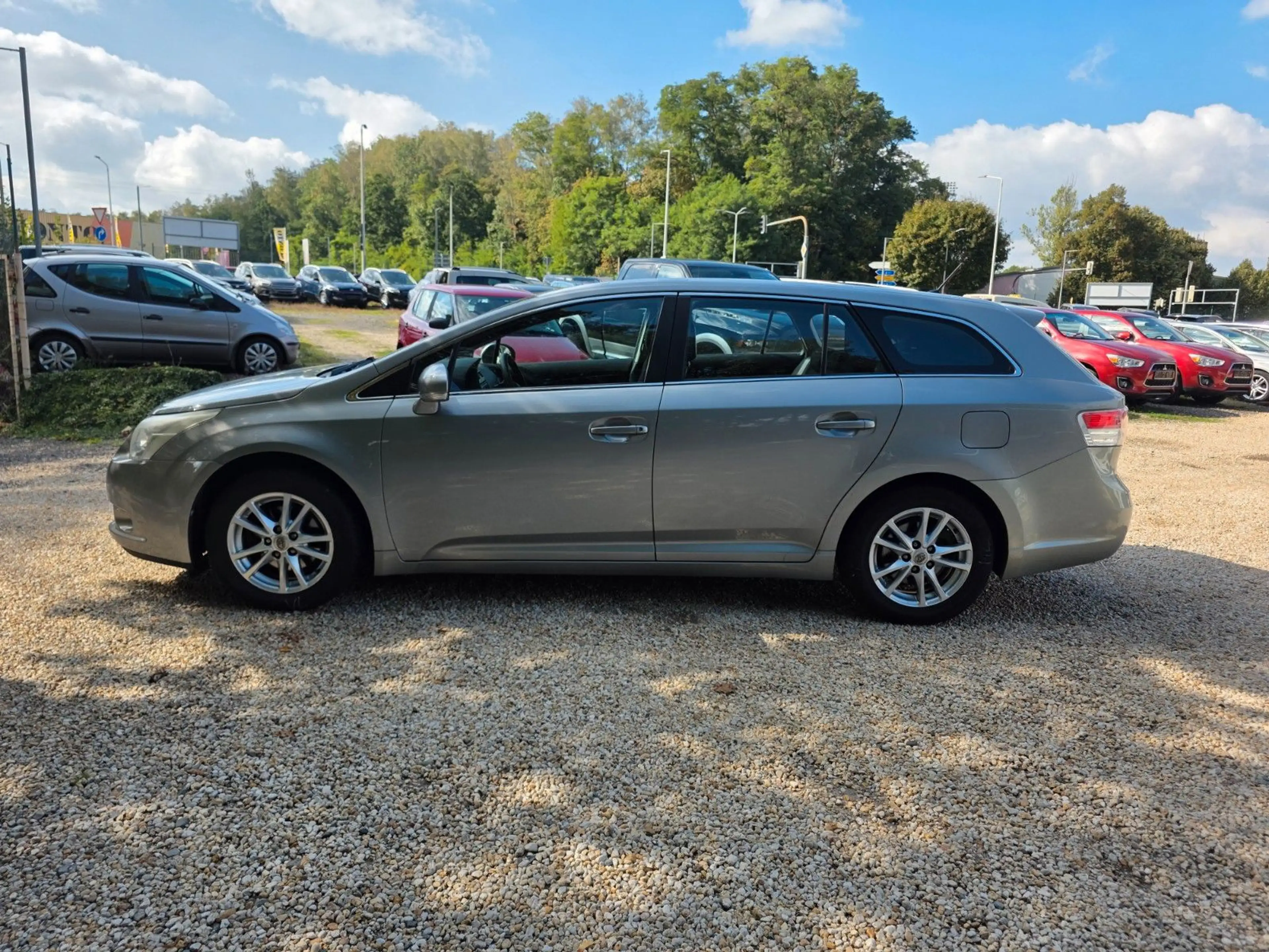 Toyota Avensis 1.8 Automatik — photo 8
