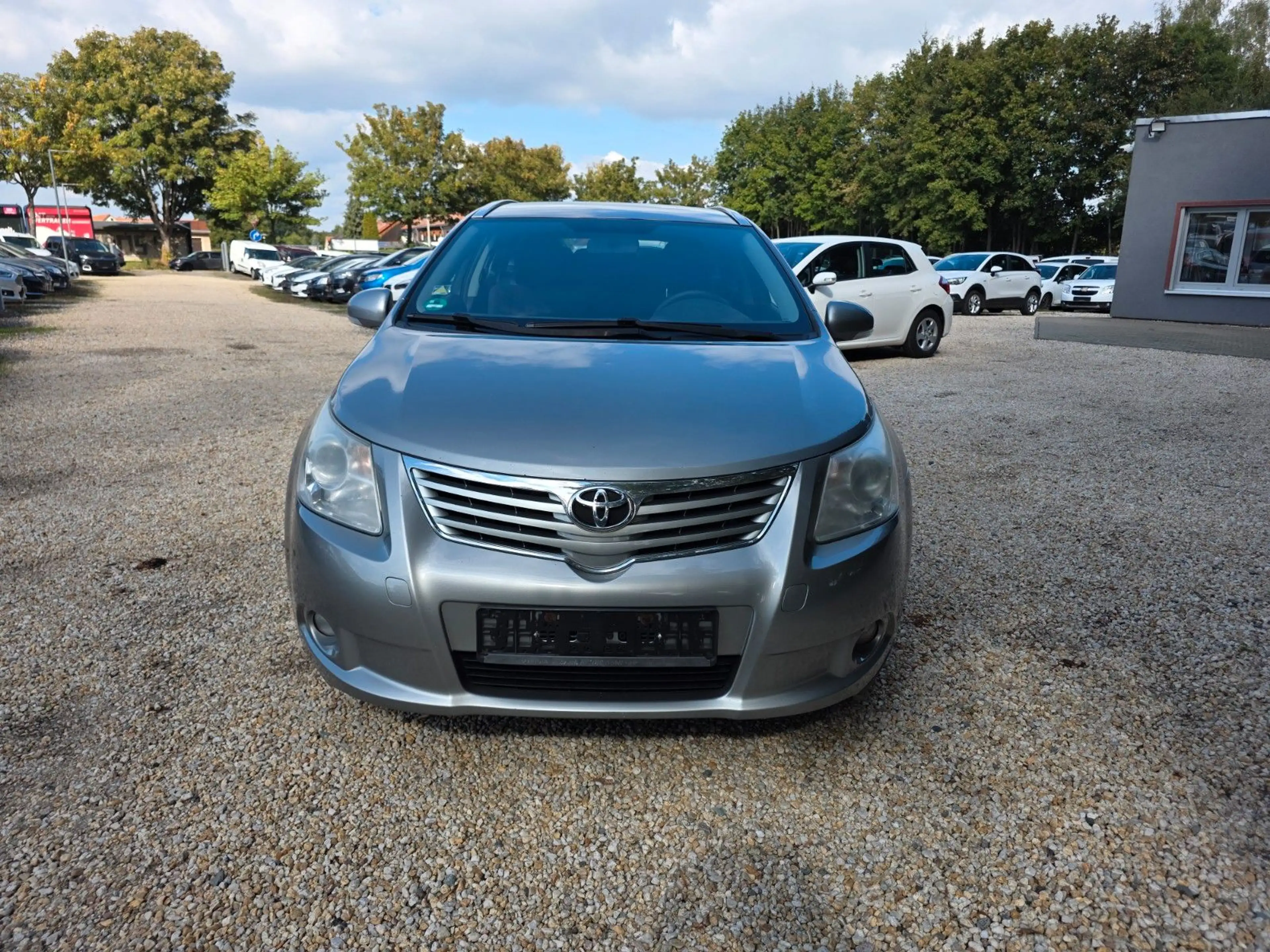 Toyota Avensis 1.8 Automatik — photo 2
