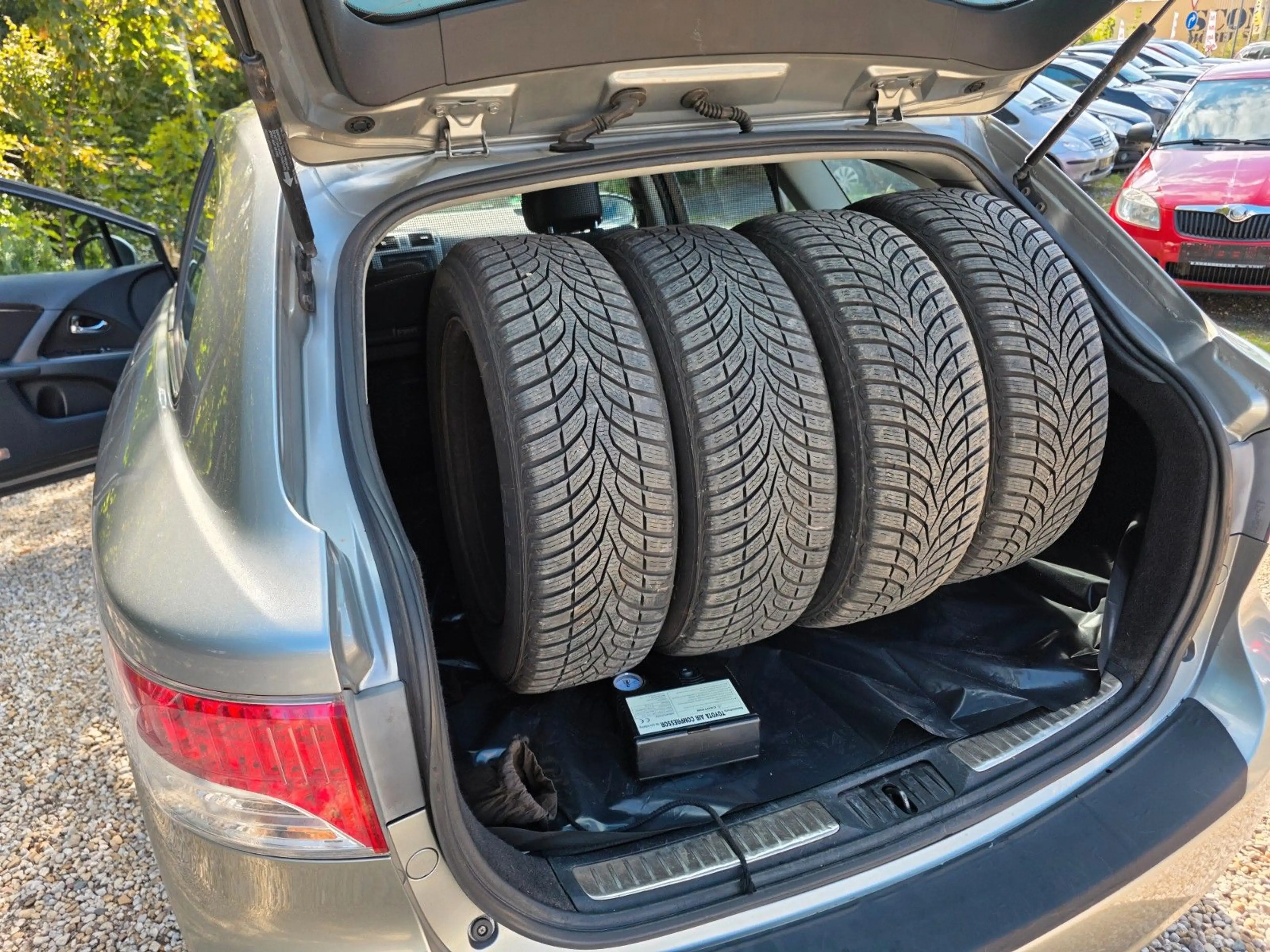 Toyota Avensis 1.8 Automatik — photo 9