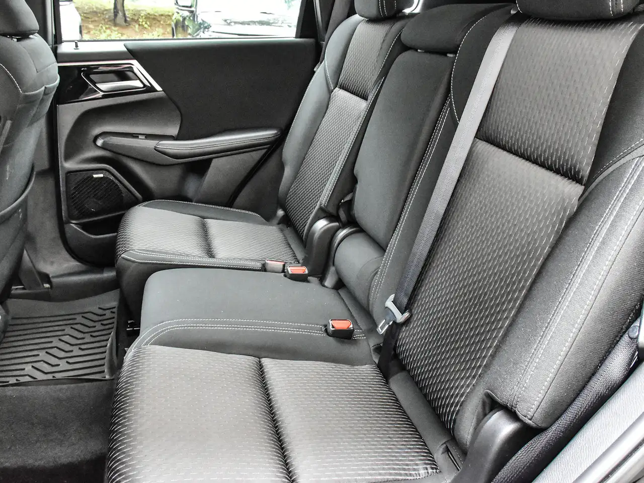 Mitsubishi Outlander снимка Mitsubishi Outlander