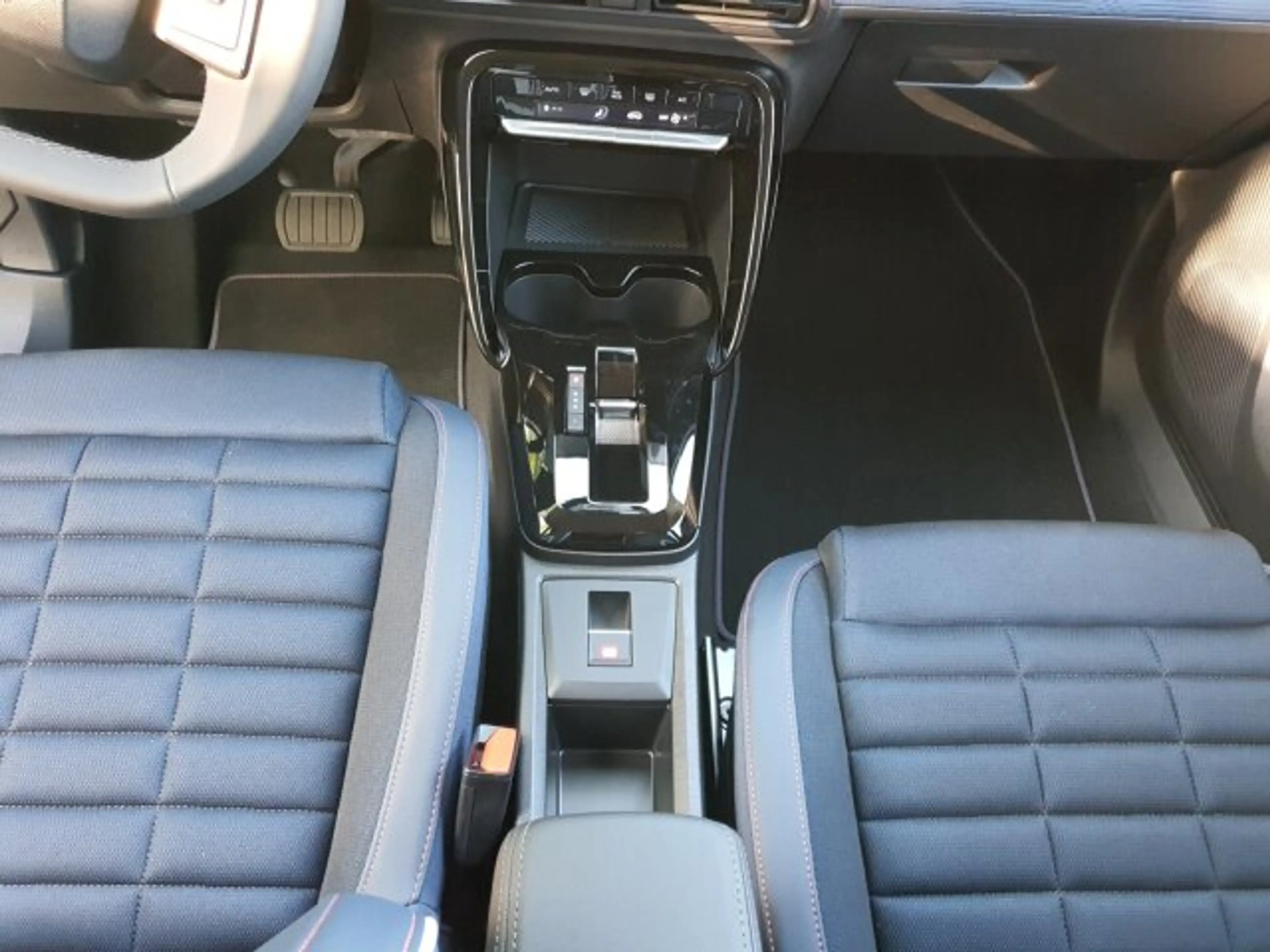 Citroen C3 Aircross C3 Aircross Collection 145 BAR +180°Kamera+NAVI+ — photo 13