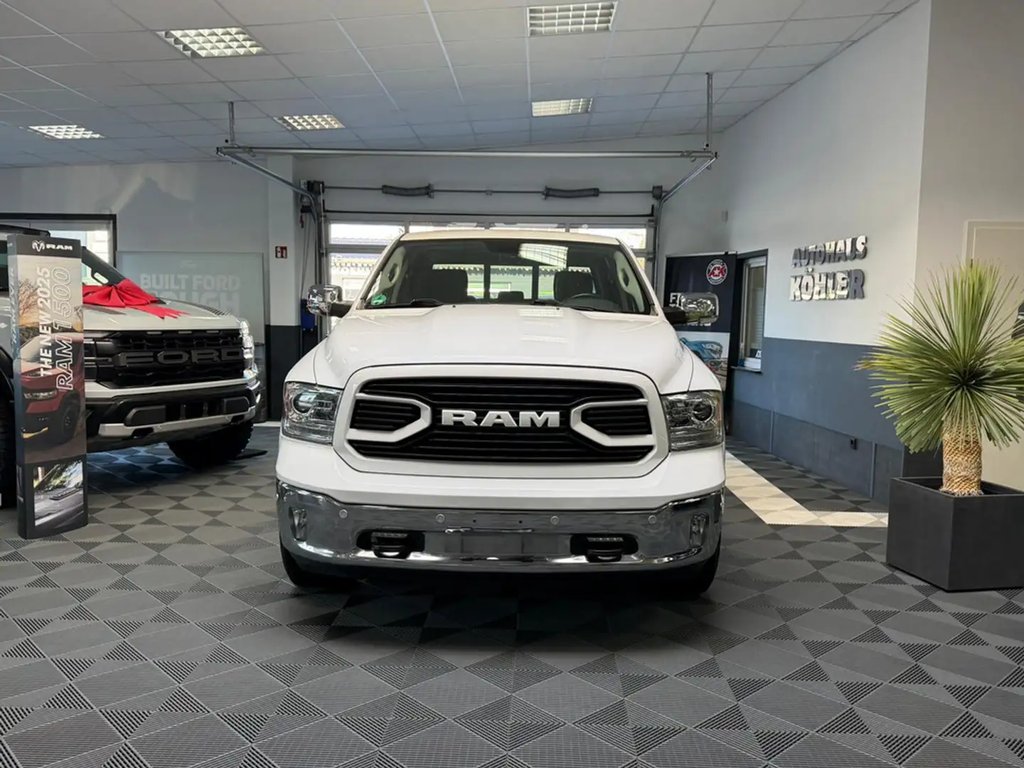 Dodge RAM 1500 Laramie 5.7 Weiß - 2
