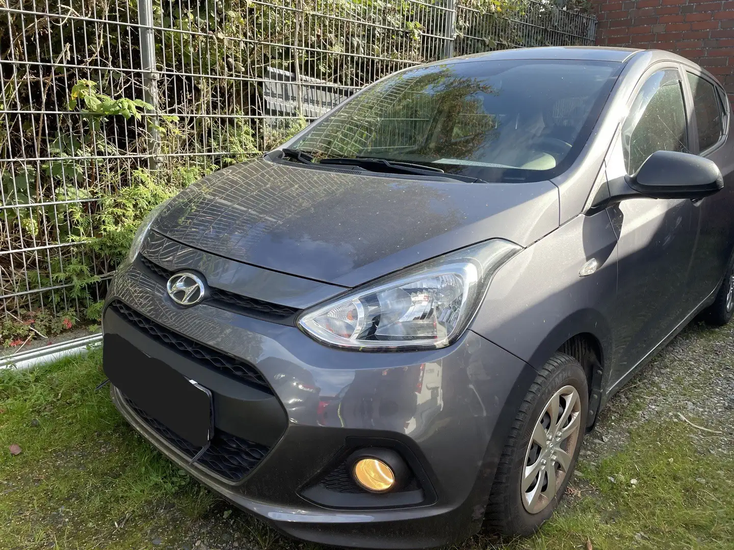 Hyundai i10 Classic Grau - 1