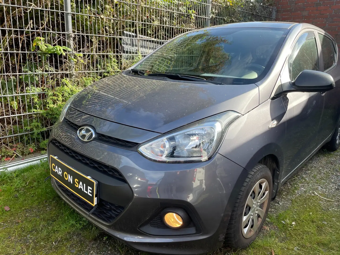 Hyundai i10 Classic Grau - 1