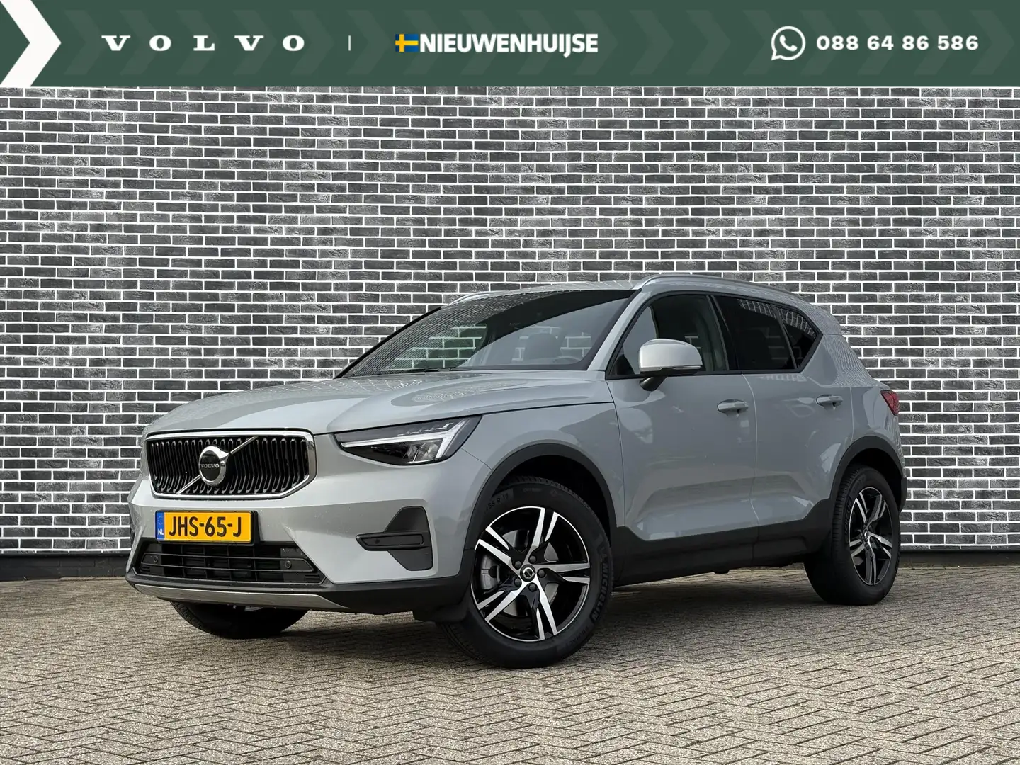 Volvo XC40 2.0 B4 Core Business Edition |  18" lichtmetalen v Gris - 1