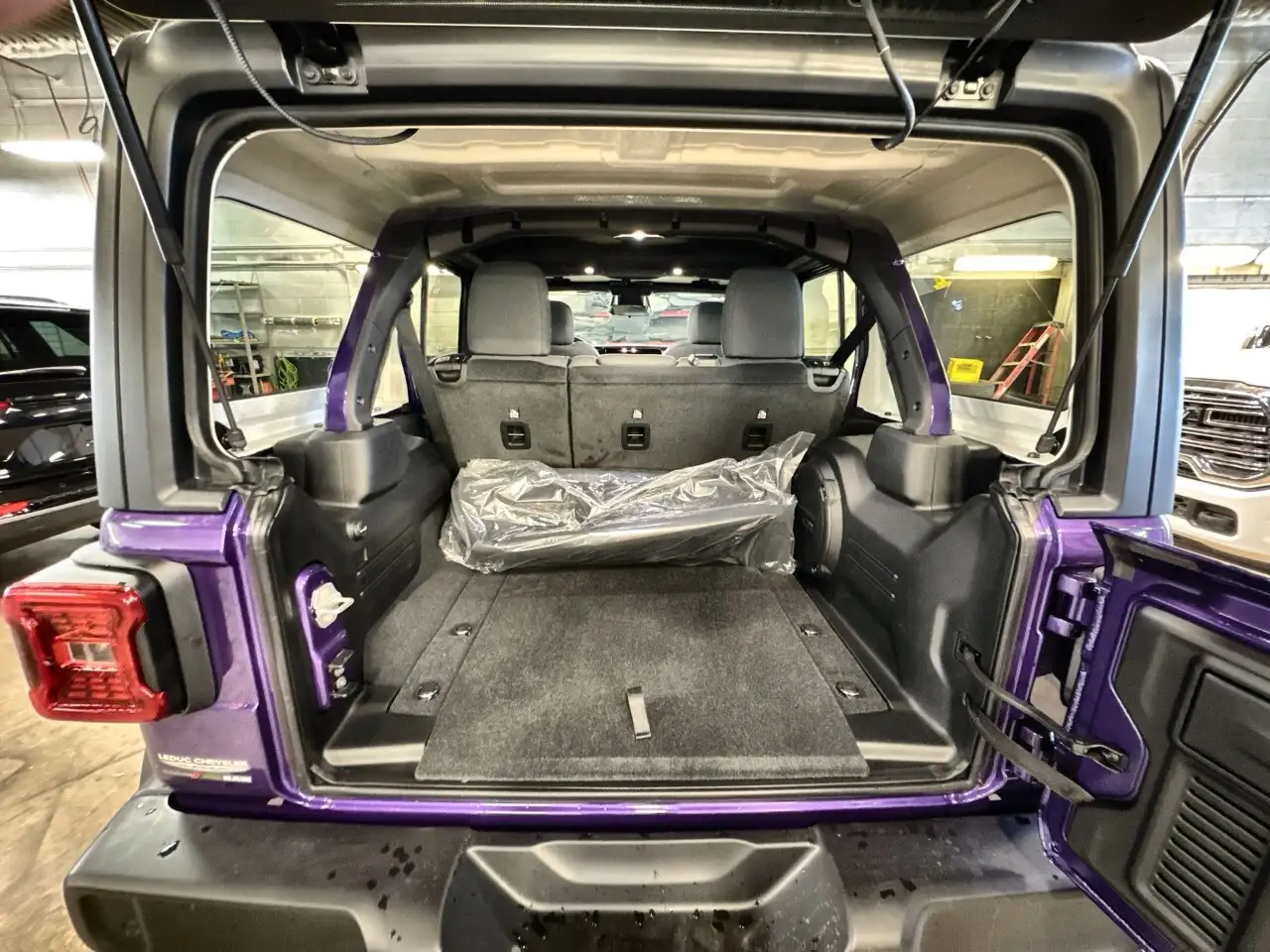 Jeep Wrangler снимка Jeep Wrangler