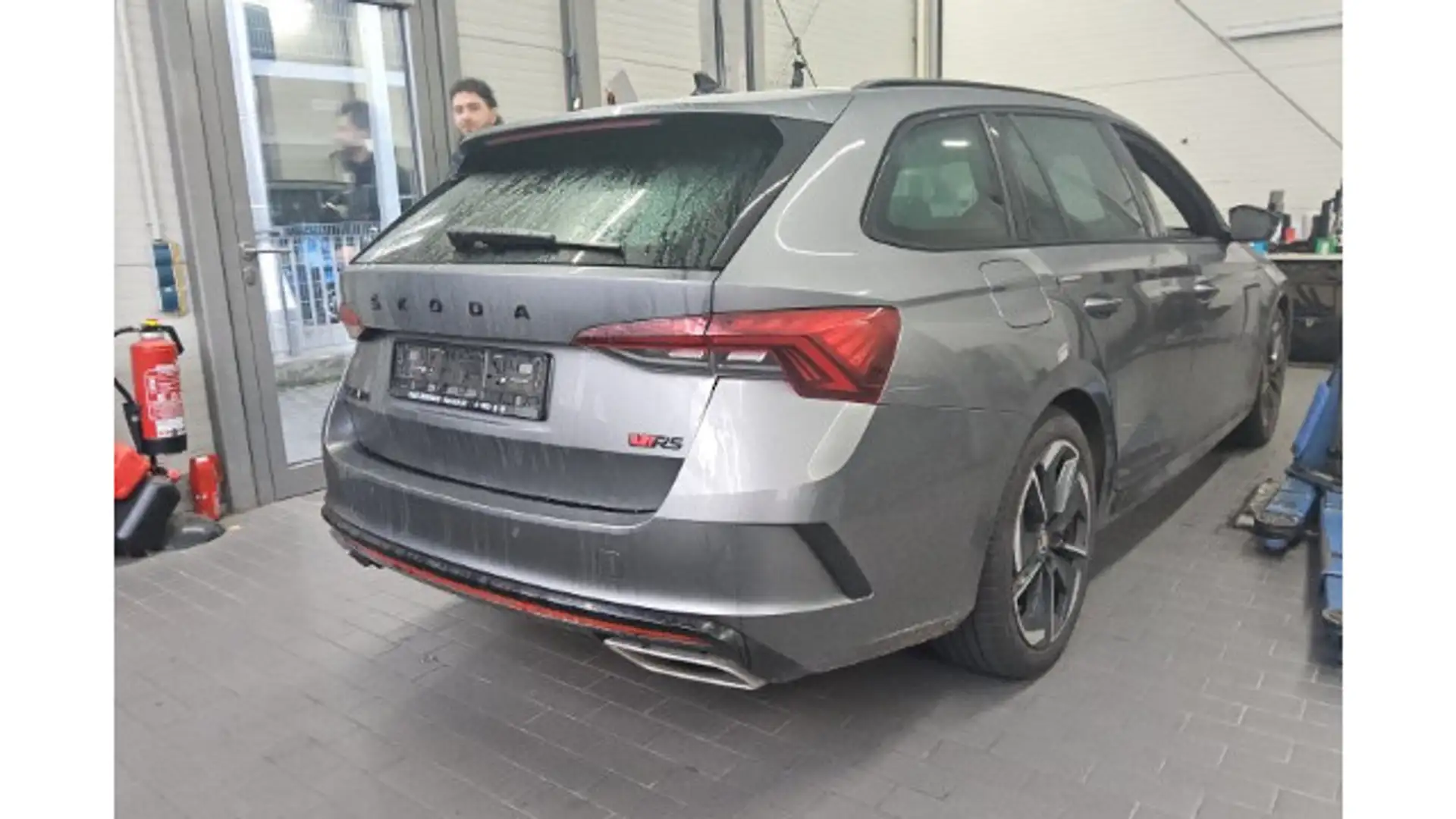 Skoda Octavia Combi 2.0 TSI DSG RS Navi LED Grau - 2