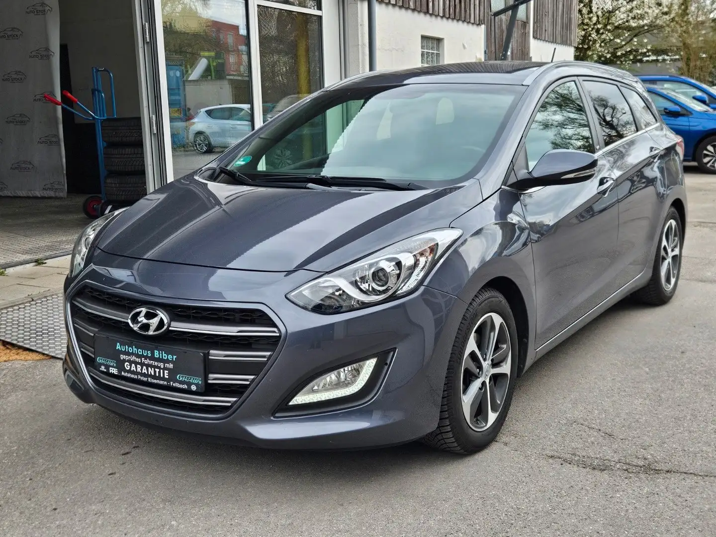 Hyundai i30 1.6 CRDi 16V cw blue Style Gris - 1