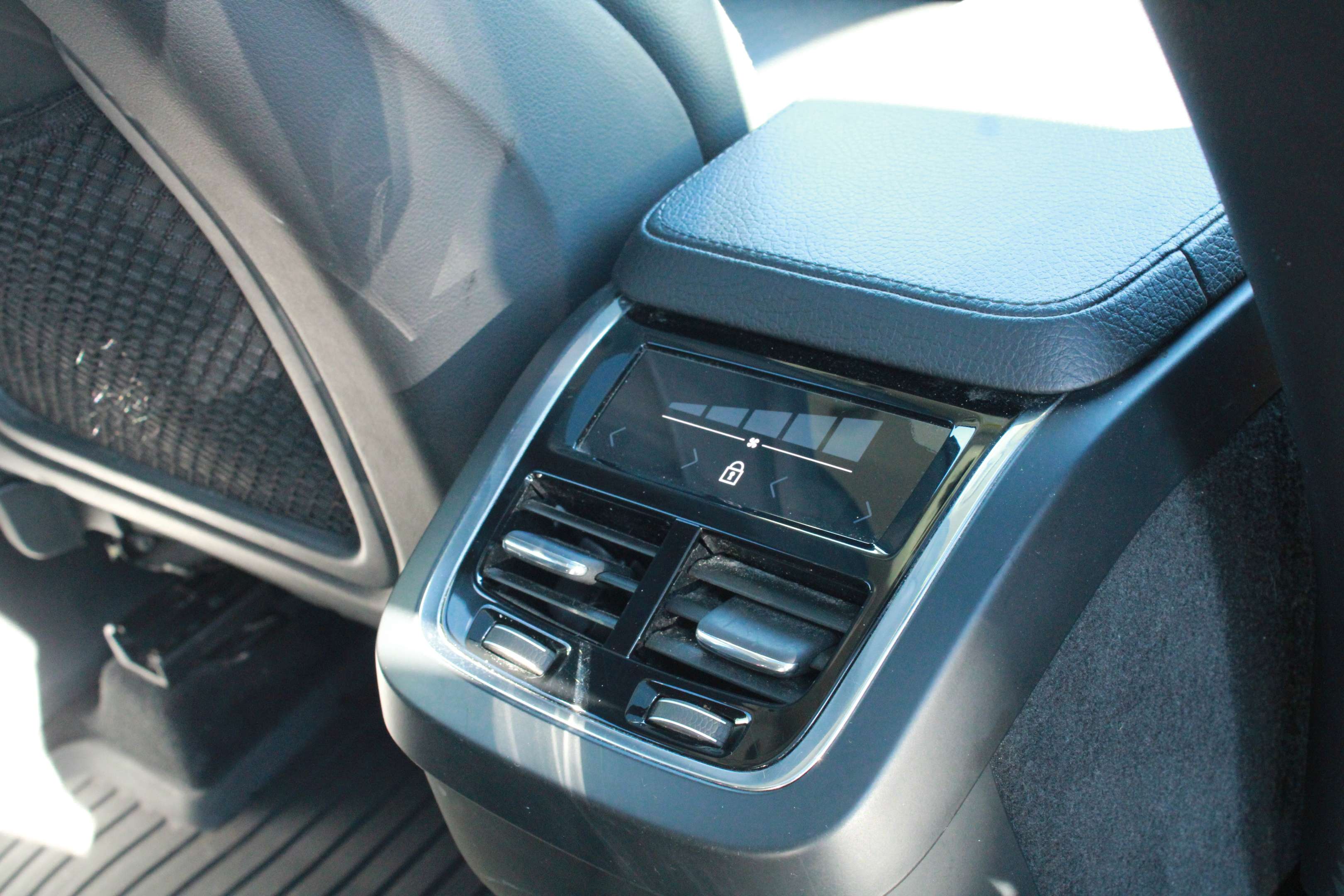 2018 Volvo XC90 T5 AWD Momentum, MAGS, NAVIGATION, CUIR, A/C thumb 39