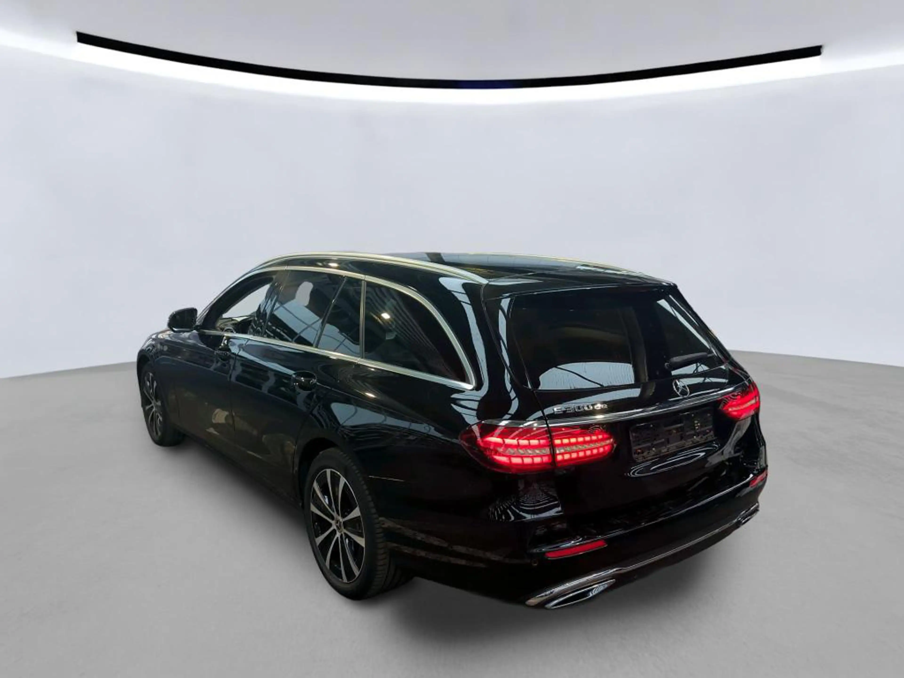Mercedes-Benz E 300 NAVI LED RADIO MFL PANO SHZ GSD VC HUD AHK KAMERA MEMORY — photo 5