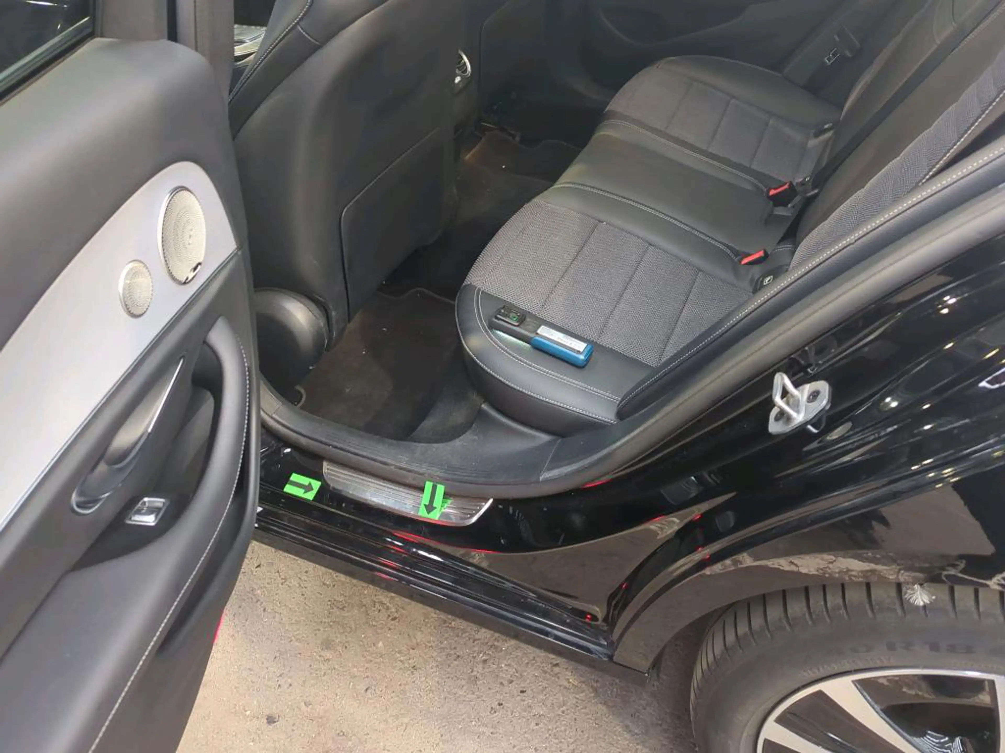 Mercedes-Benz E 300 NAVI LED RADIO MFL PANO SHZ GSD VC HUD AHK KAMERA MEMORY — photo 10